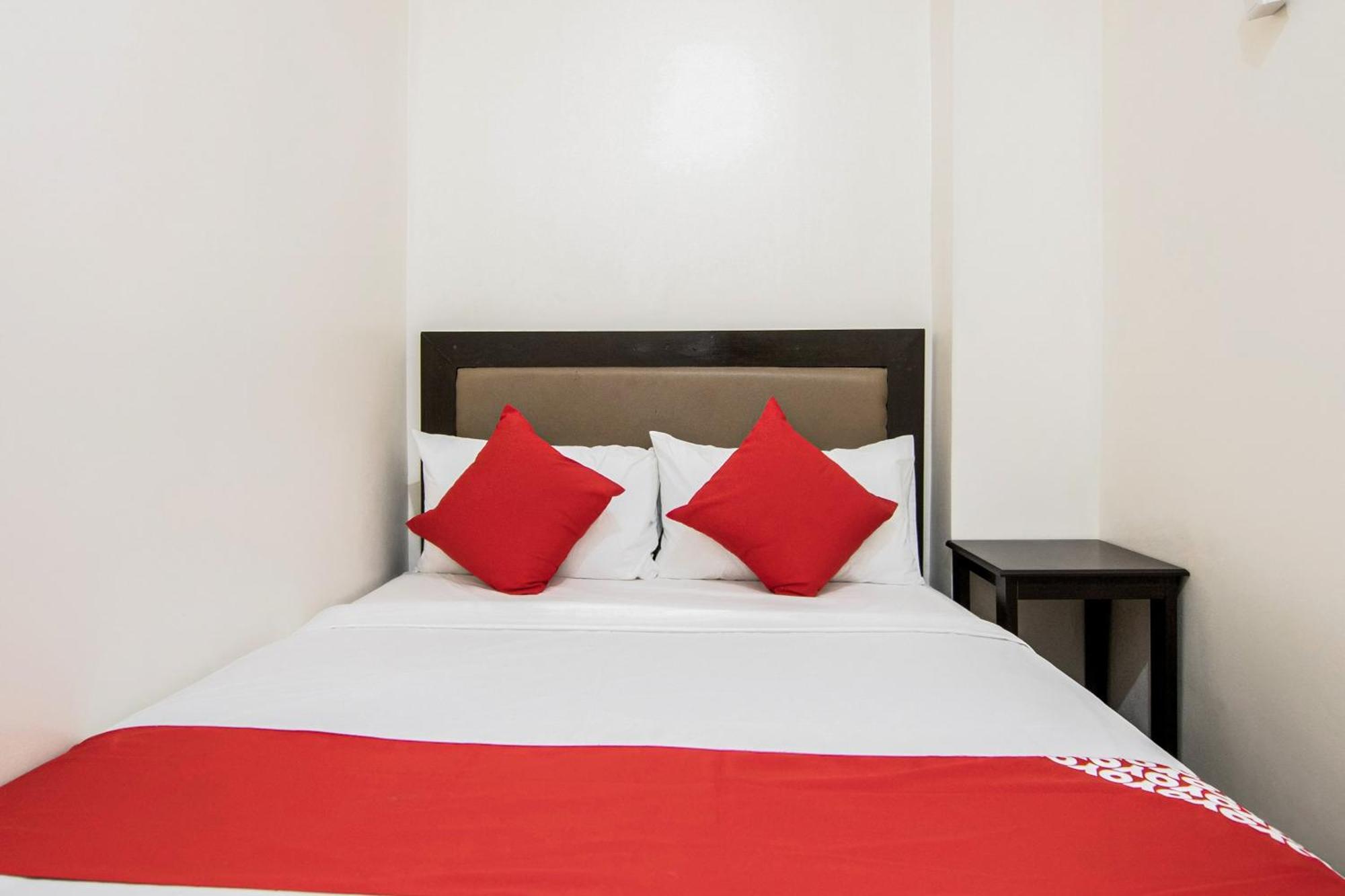 Oyo 431 Apollo 11 Apartelle Pasay Exterior foto